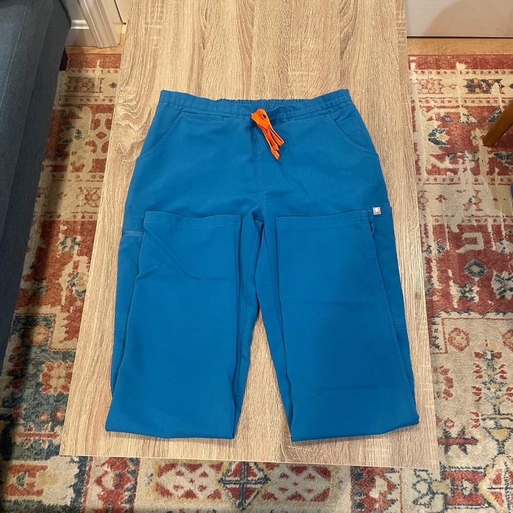 Blue Alps Figs Scrubs Set